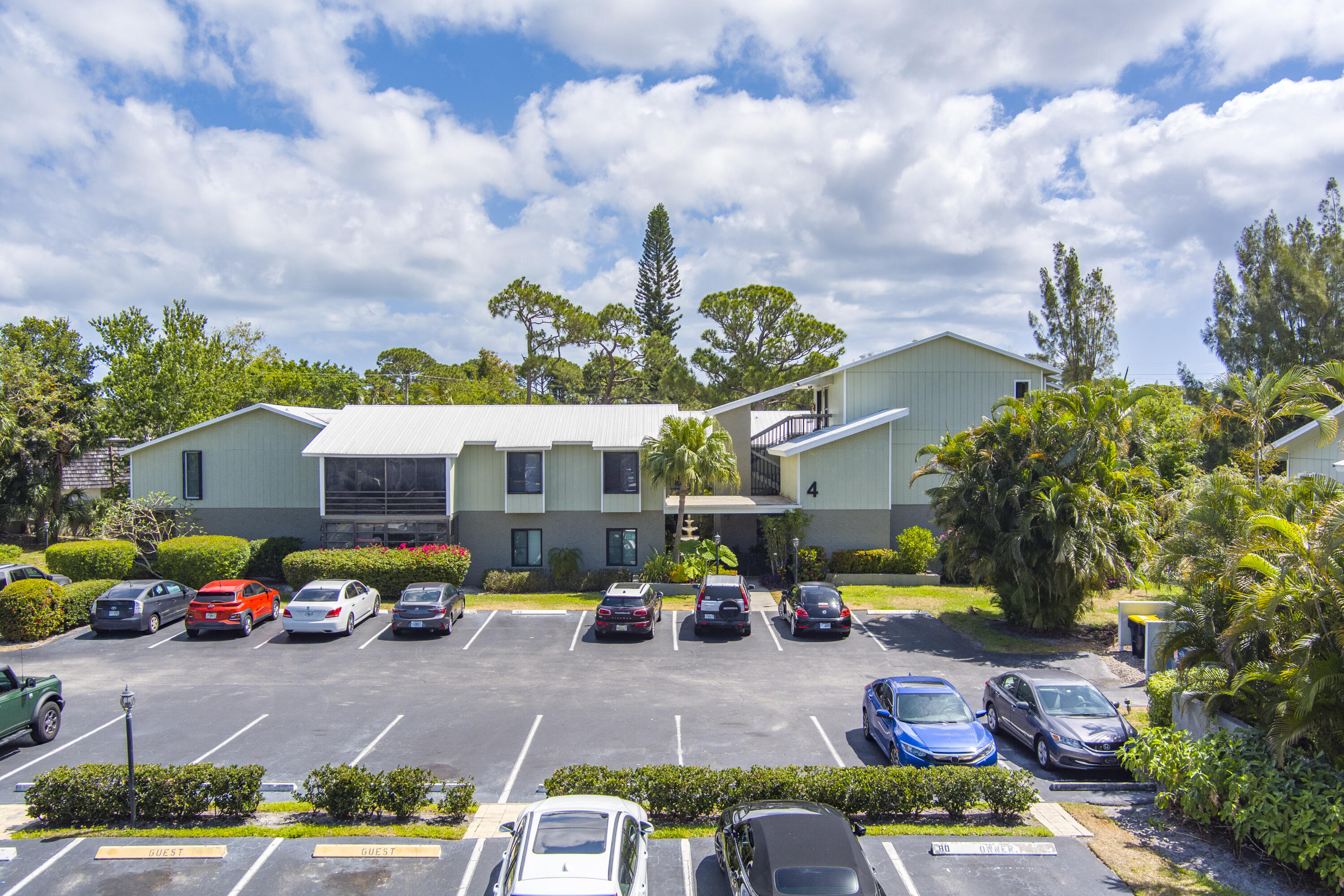 800 Northwest Fork Road, Unit 48 Stuart, FL 34994 - Photo 3 of 48 Side View of Building 4
