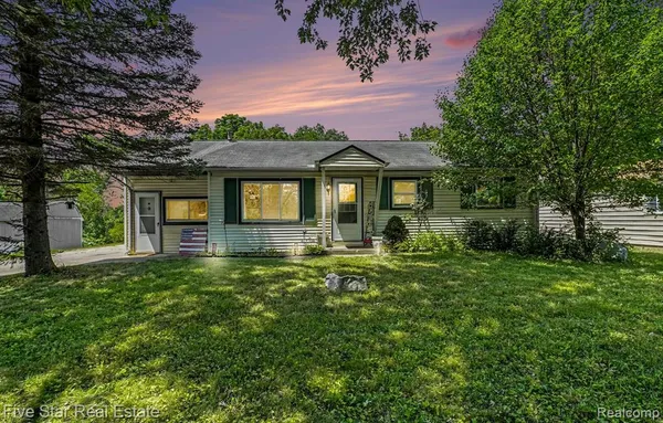 $210,000 | 14506 Eddy Lake Road, Fenton, MI 48430