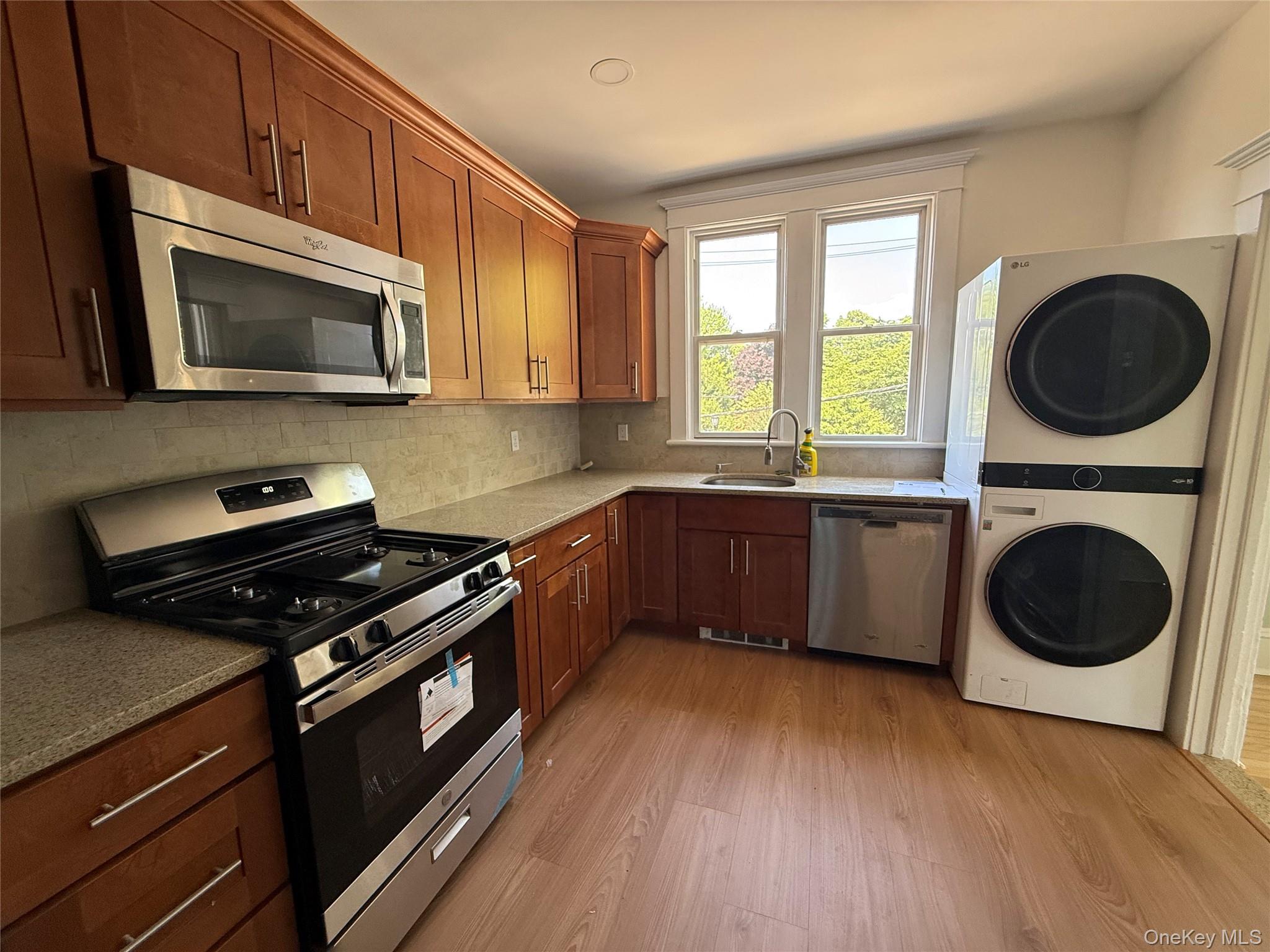 632 Middle Neck Road, Unit 2 Great Neck, NY 11023 - Photo 7 of 21