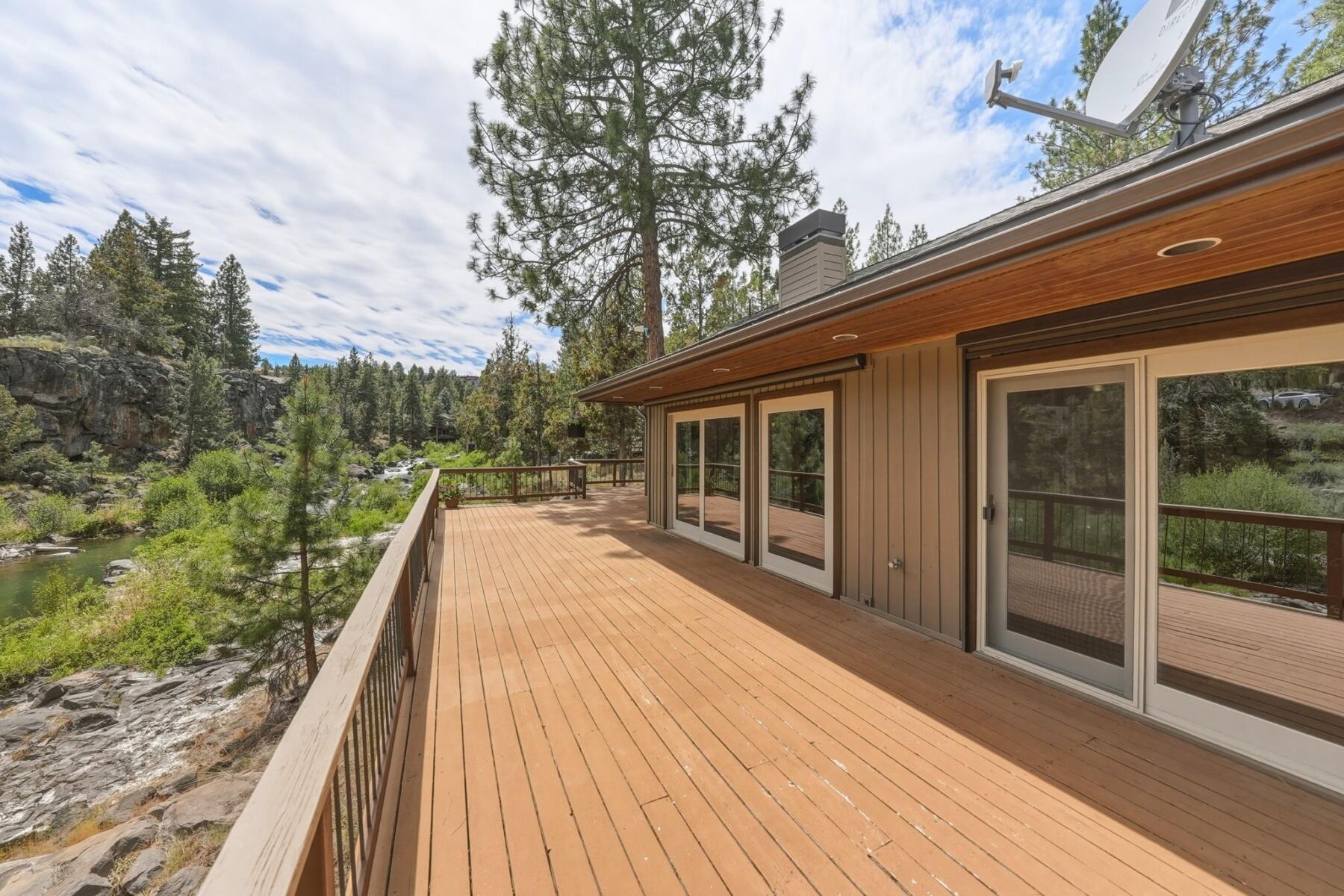 637 Northwest Silver Buckle Road Bend, OR 97703 - Photo 42 of 68 a view of balcony with wooden floor and fence