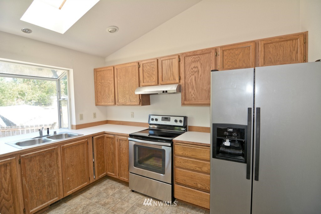 602 213th Street Southwest Bothell, WA 98021 - Photo 11 of 22