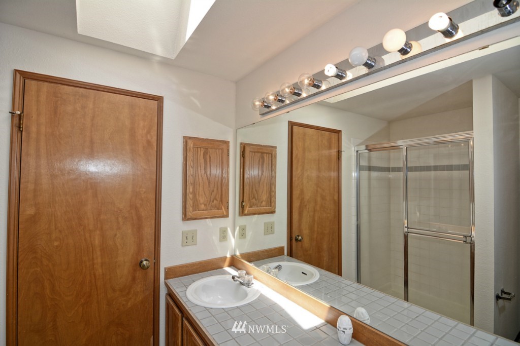602 213th Street Southwest Bothell, WA 98021 - Photo 16 of 22