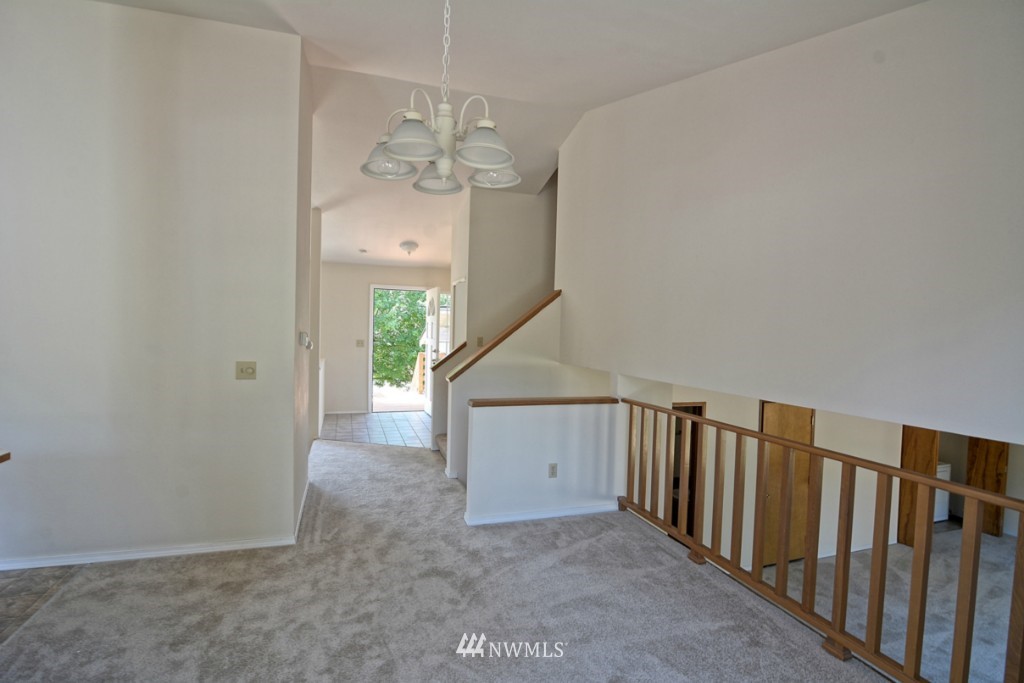 602 213th Street Southwest Bothell, WA 98021 - Photo 3 of 22