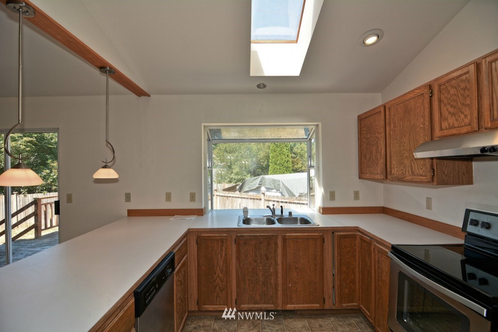602 213th Street Southwest Bothell, WA 98021 - Photo 8 of 22