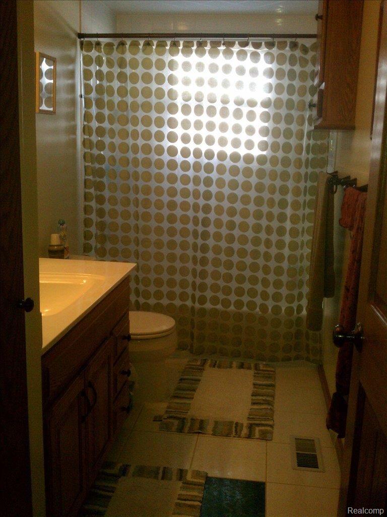 2160 Vernor Road Lapeer, MI 48446 - Photo 18 of 25 17-Bathroom