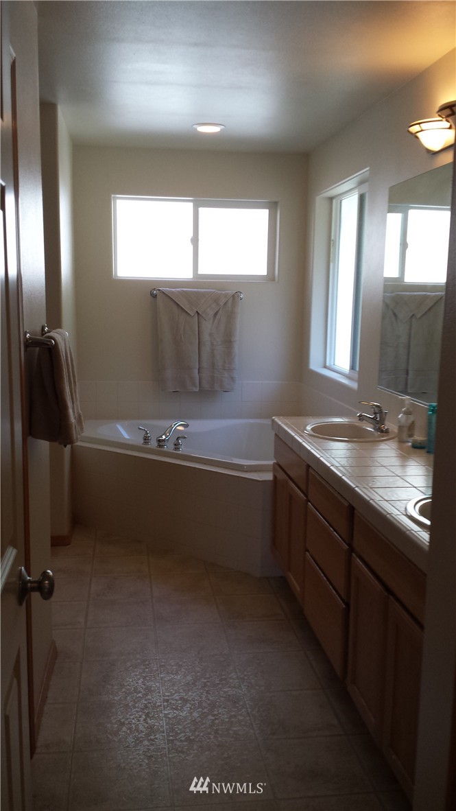 12016 Southeast 186th Street Renton, WA 98058 - Photo 2 of 12 Gallery Image 2