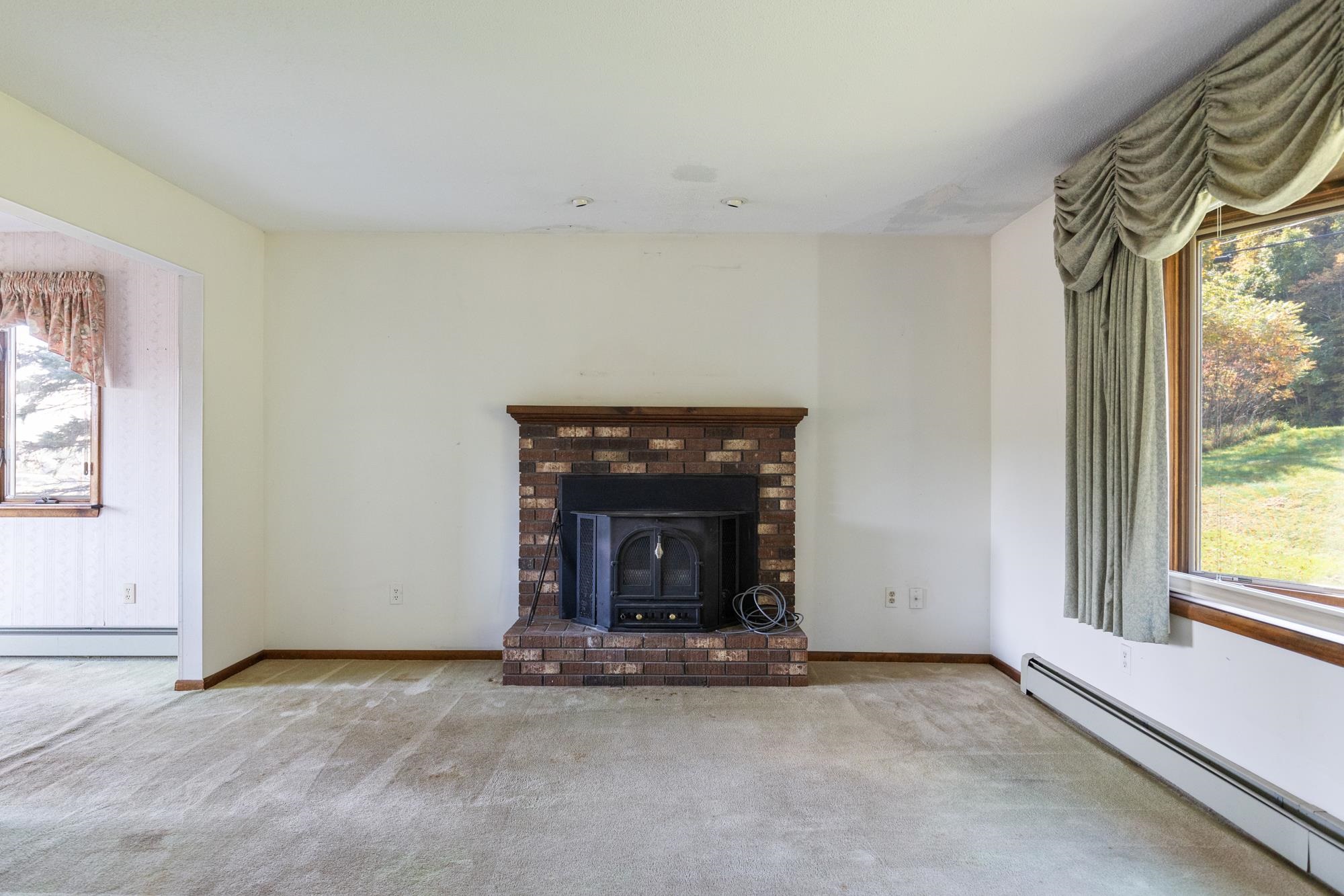 246 Chaloux Lane Williston, VT 05495 - Photo 3 of 40