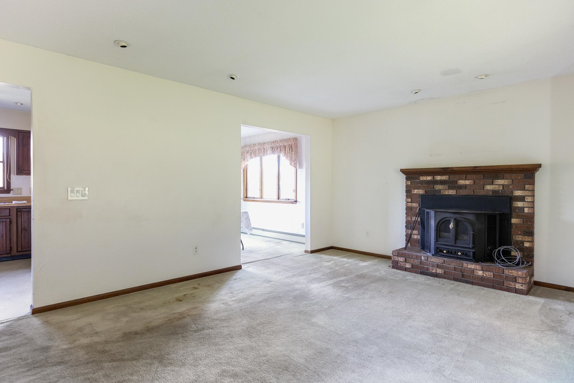 246 Chaloux Lane Williston, VT 05495 - Photo 4 of 40