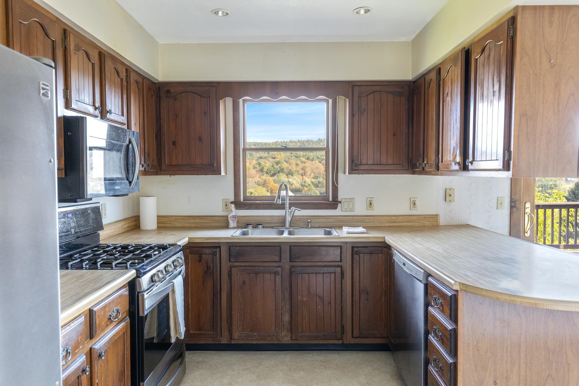 246 Chaloux Lane Williston, VT 05495 - Photo 9 of 40