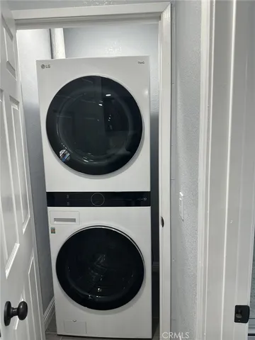 a close up view of a washer and dryer