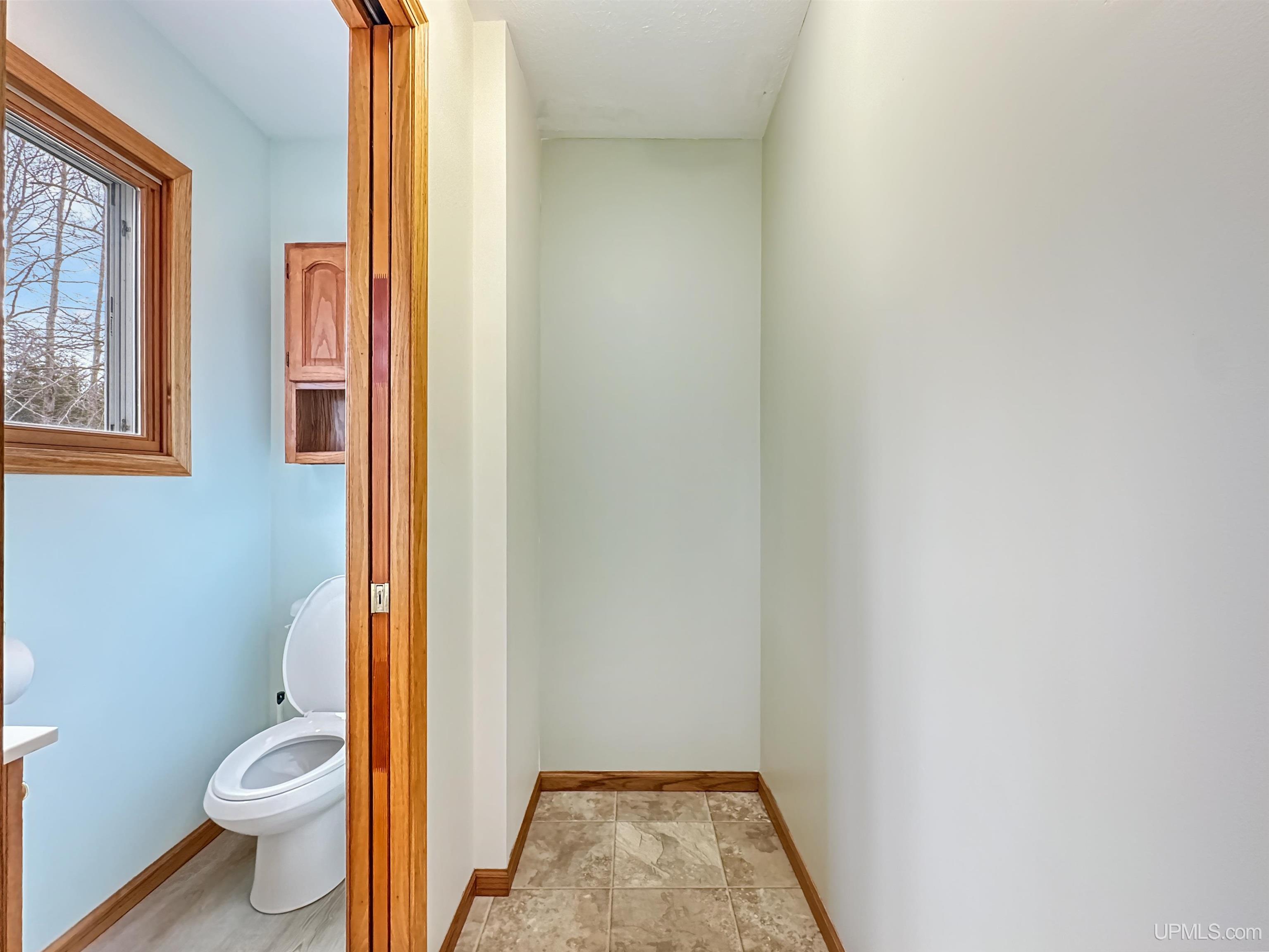 8672 M M.5 Road Gladstone, MI 49837 - Photo 5 of 38