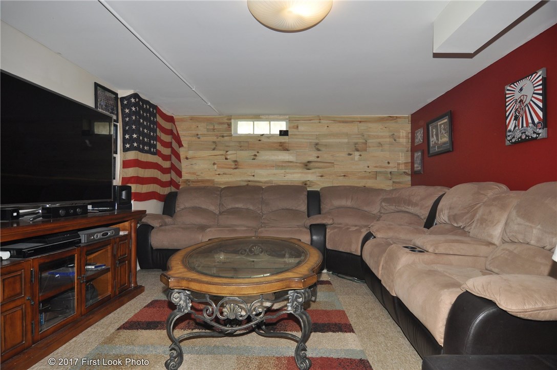 111 Scarborough Road Pawtucket, RI 02861 - Photo 33 of 39 Gallery Image 33