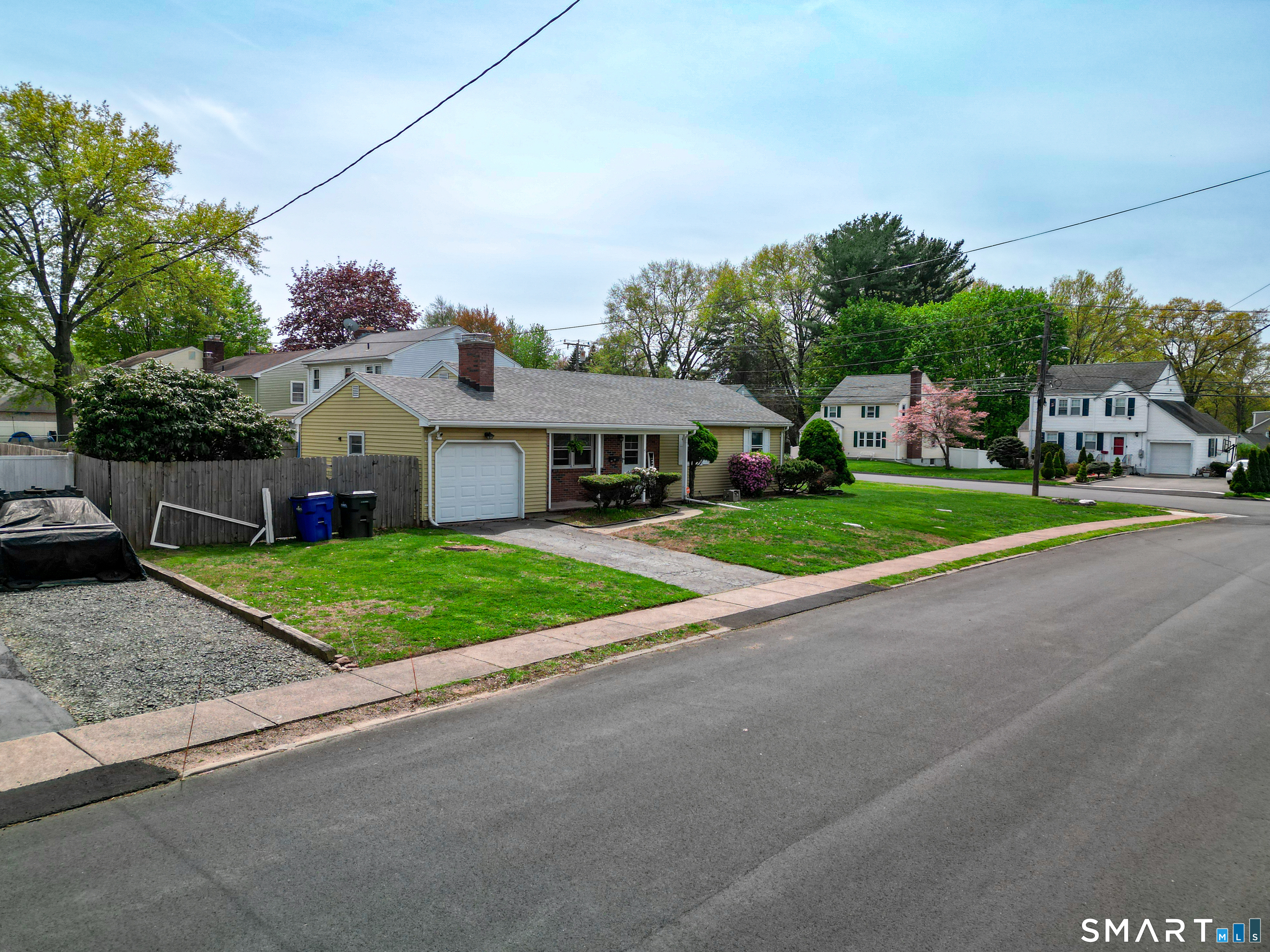 41 Saxon Road Wethersfield, CT 06109 - Photo 2 of 25