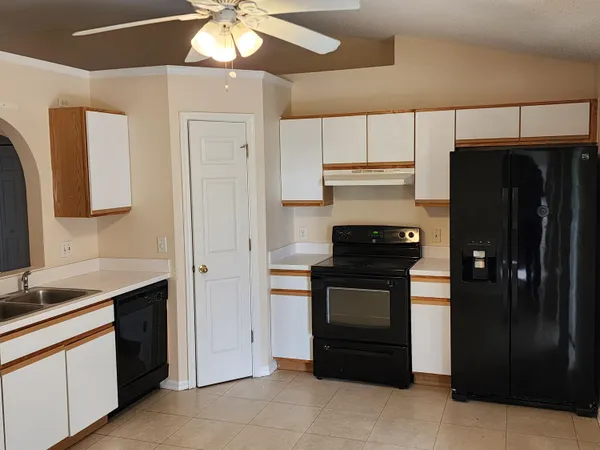 $2,400 | 326 Southwest Ray Avenue, Port St. Lucie, FL 34983