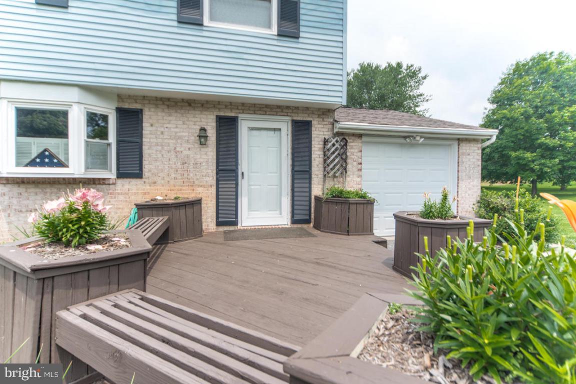 148 Nicholas Road Lancaster, PA 17603 - Photo 2 of 26