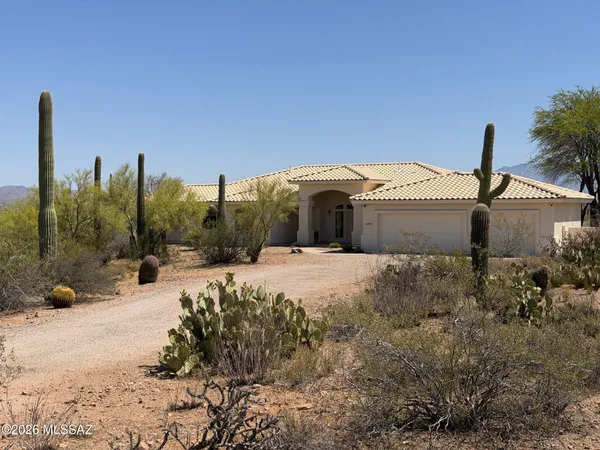 $940,000 | 6775 West Ina Road, Tucson, AZ 85743