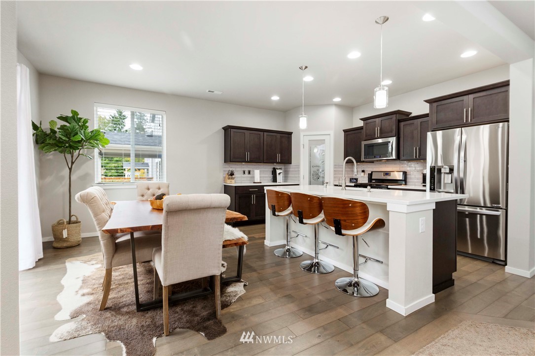 18521 115th Place Southeast Renton, WA 98055 - Photo 5 of 27 Gallery Image 5