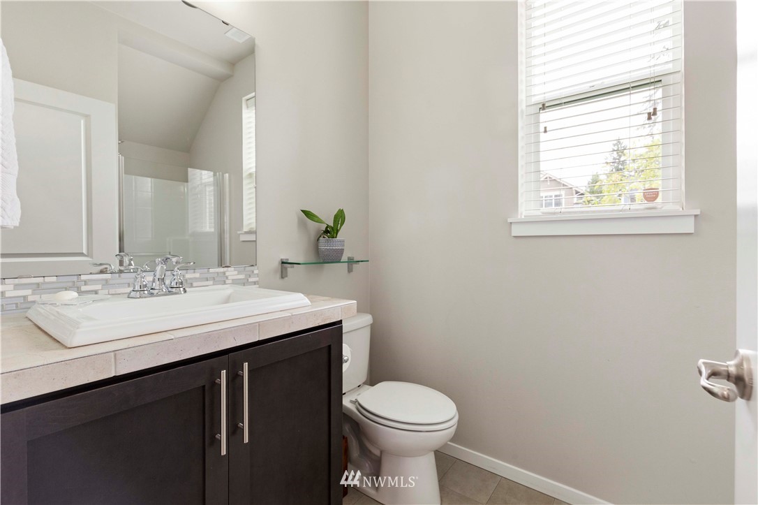 18521 115th Place Southeast Renton, WA 98055 - Photo 9 of 27 Gallery Image 9