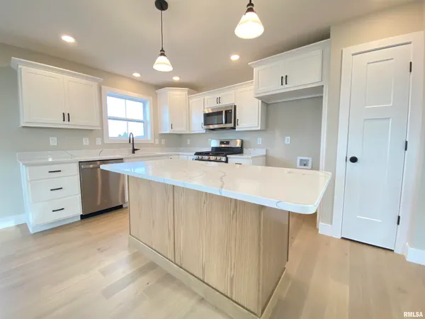 $479,900 | 1200 Monday Court, Chatham, IL 62629