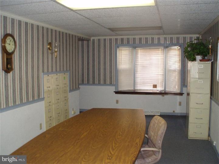 258 Johnson Street Carneys Point, NJ 08069 - Photo 5 of 9