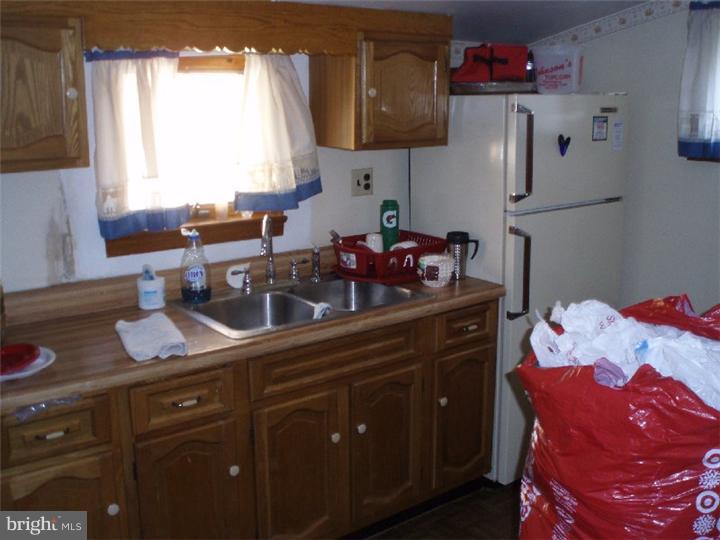 258 Johnson Street Carneys Point, NJ 08069 - Photo 6 of 9