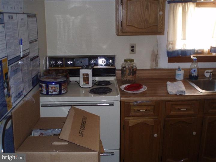 258 Johnson Street Carneys Point, NJ 08069 - Photo 7 of 9