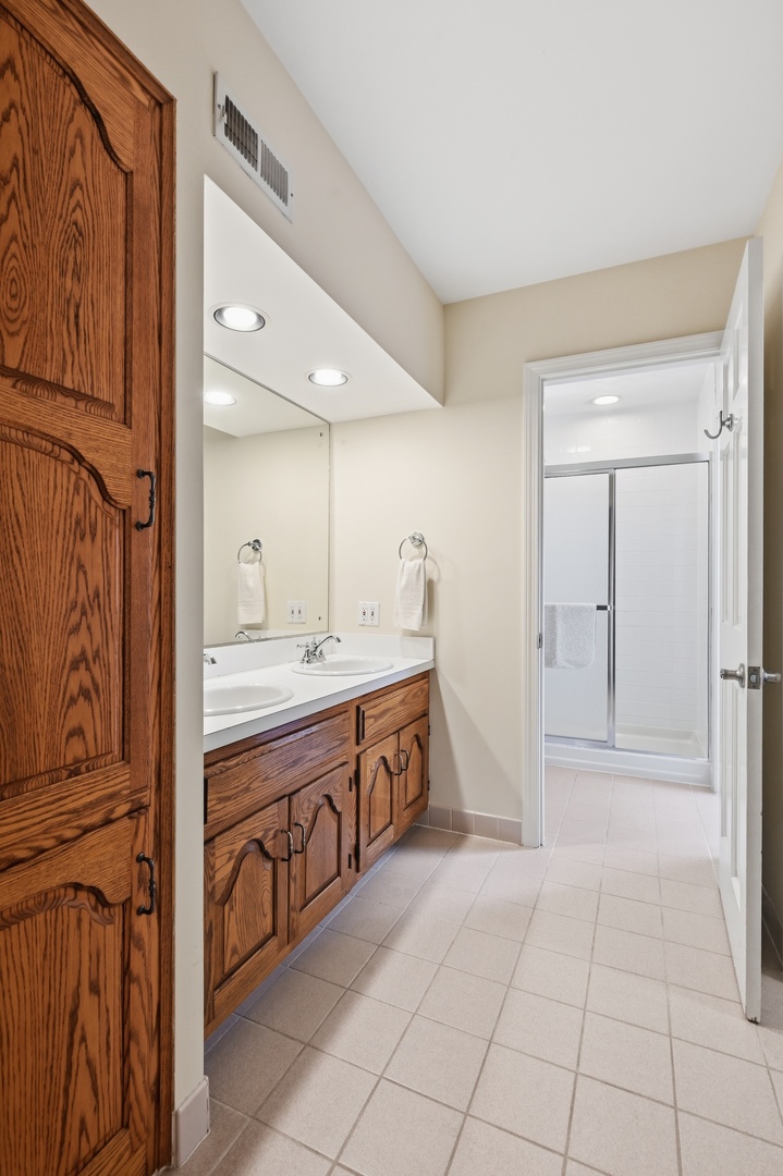 700 South Drive Burr Ridge, IL 60527 - Photo 14 of 28