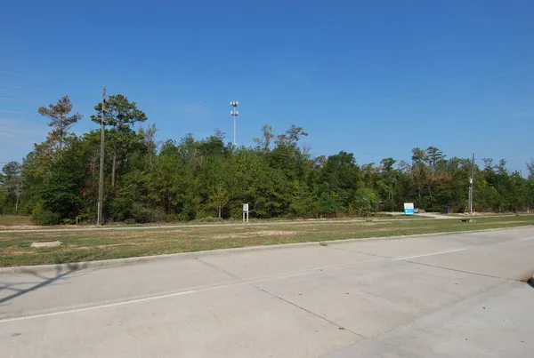 a view of a tennis court