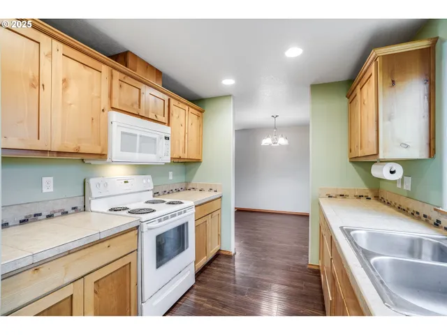 $465,000 | 461 Northeast Airpark Way, Newberg, OR 97132