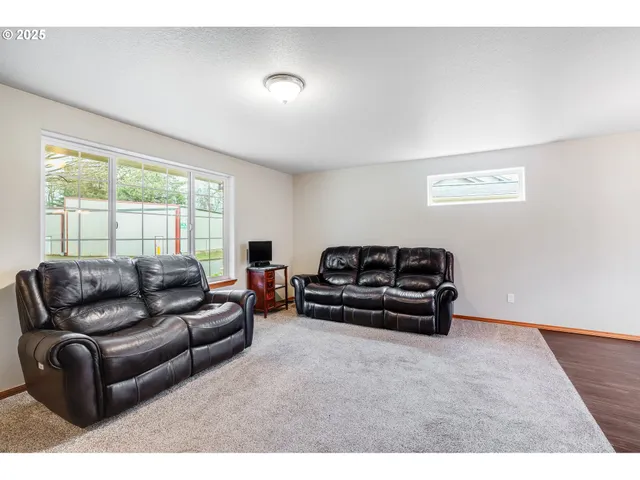 $465,000 | 461 Northeast Airpark Way, Newberg, OR 97132