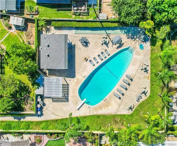 a view of a house with a yard and a fountain