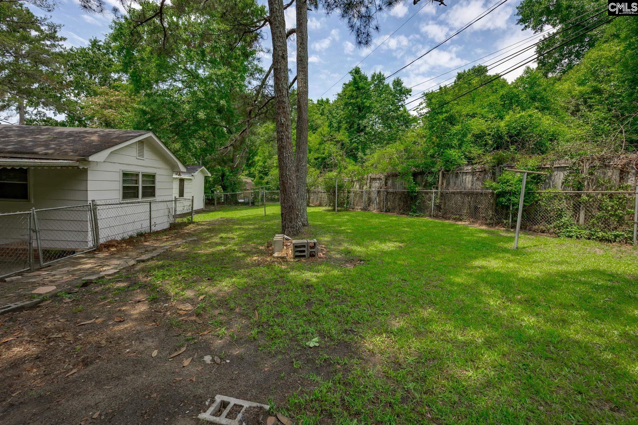 5666 Middleton Court Columbia, SC 29203 - Photo 37 of 42 a backyard of a house with plants and large tree