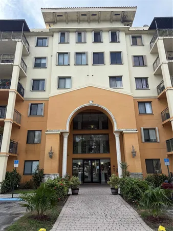 $347,000 | 9300 Fontainebleau Boulevard, Unit E101, Miami, FL 33172