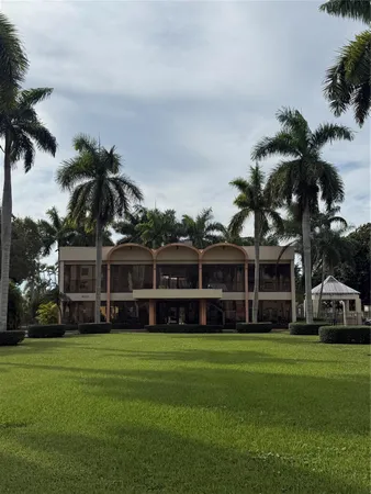 $347,000 | 9300 Fontainebleau Boulevard, Unit E101, Miami, FL 33172