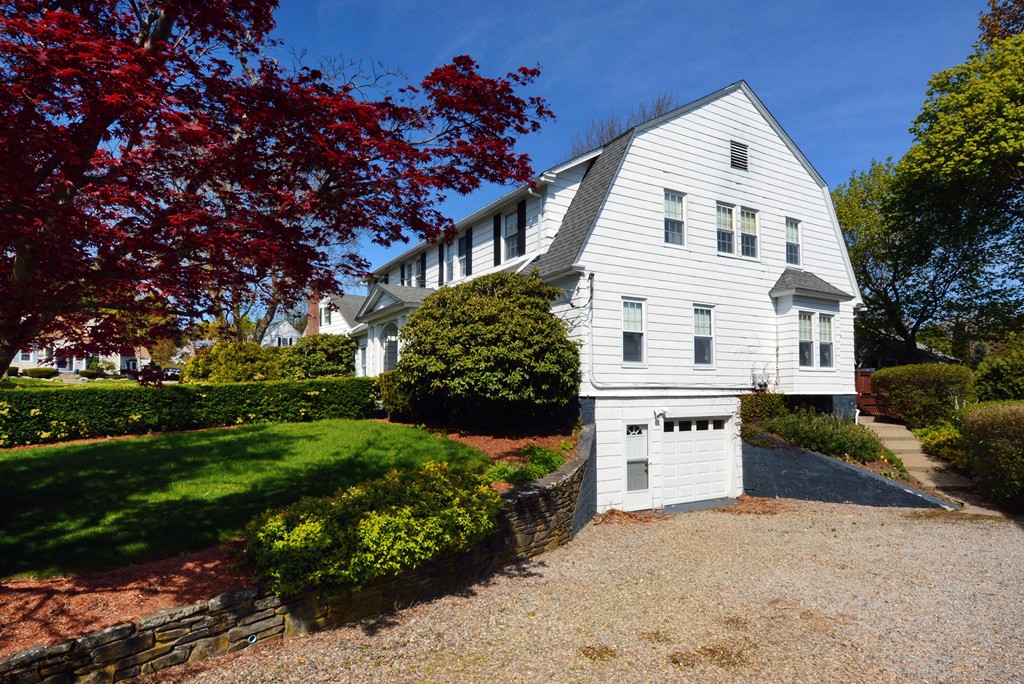 8 St Marks Road Worcester, MA 01606 - Photo 4 of 41 Gallery Image 4