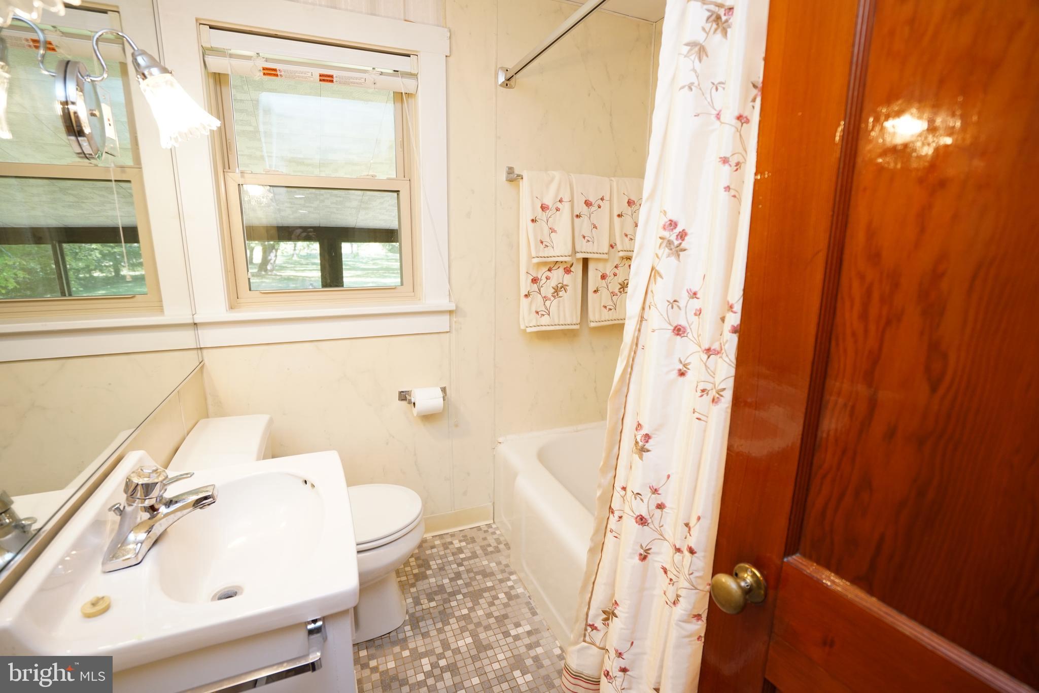 877 Almshouse Road Jamison, PA 18929 - Photo 14 of 43 1st floor full bath