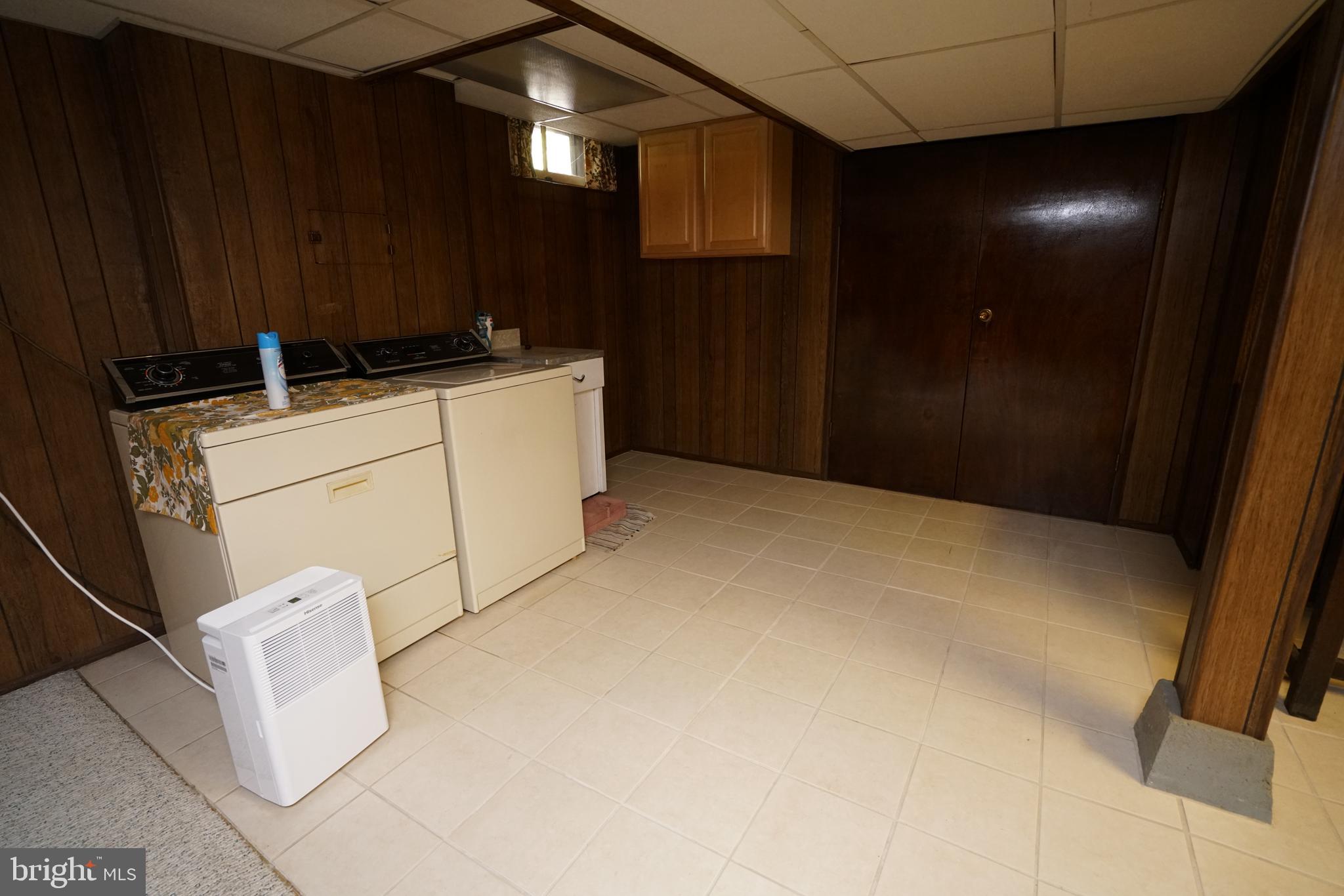 877 Almshouse Road Jamison, PA 18929 - Photo 37 of 43 Laundry/tiled area