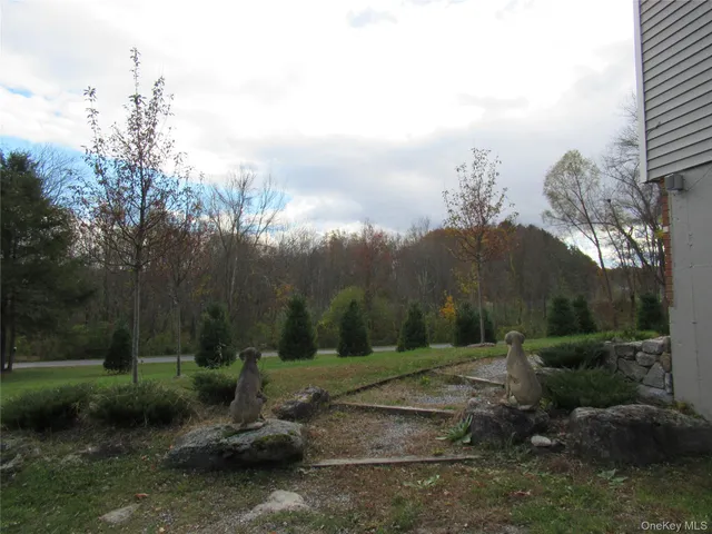 $3,250 | 63 River Road, Unit A, Pawling, NY 12564