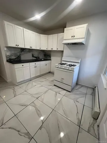 $2,700 | 21 Knowles Street, Unit 2W, Yonkers, NY 10705