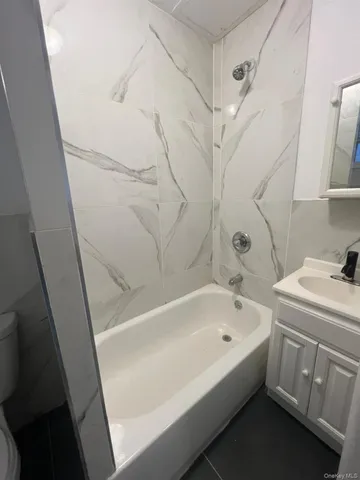 $2,700 | 21 Knowles Street, Unit 2W, Yonkers, NY 10705