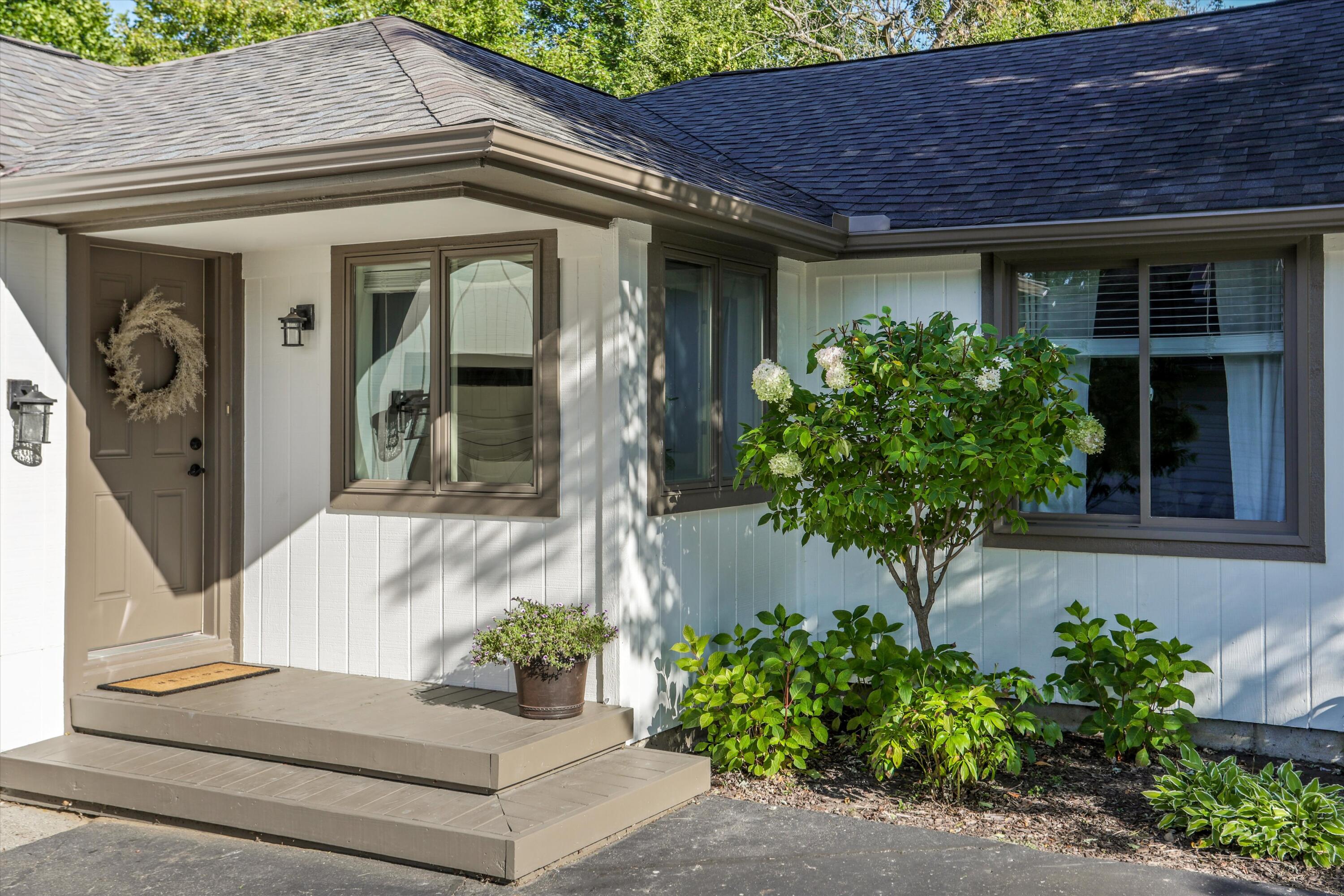 2938 Dearborn Avenue Rochester Hills, MI 48309 - Photo 2 of 29 Welcome Home to 2938 Dearborn Ave!