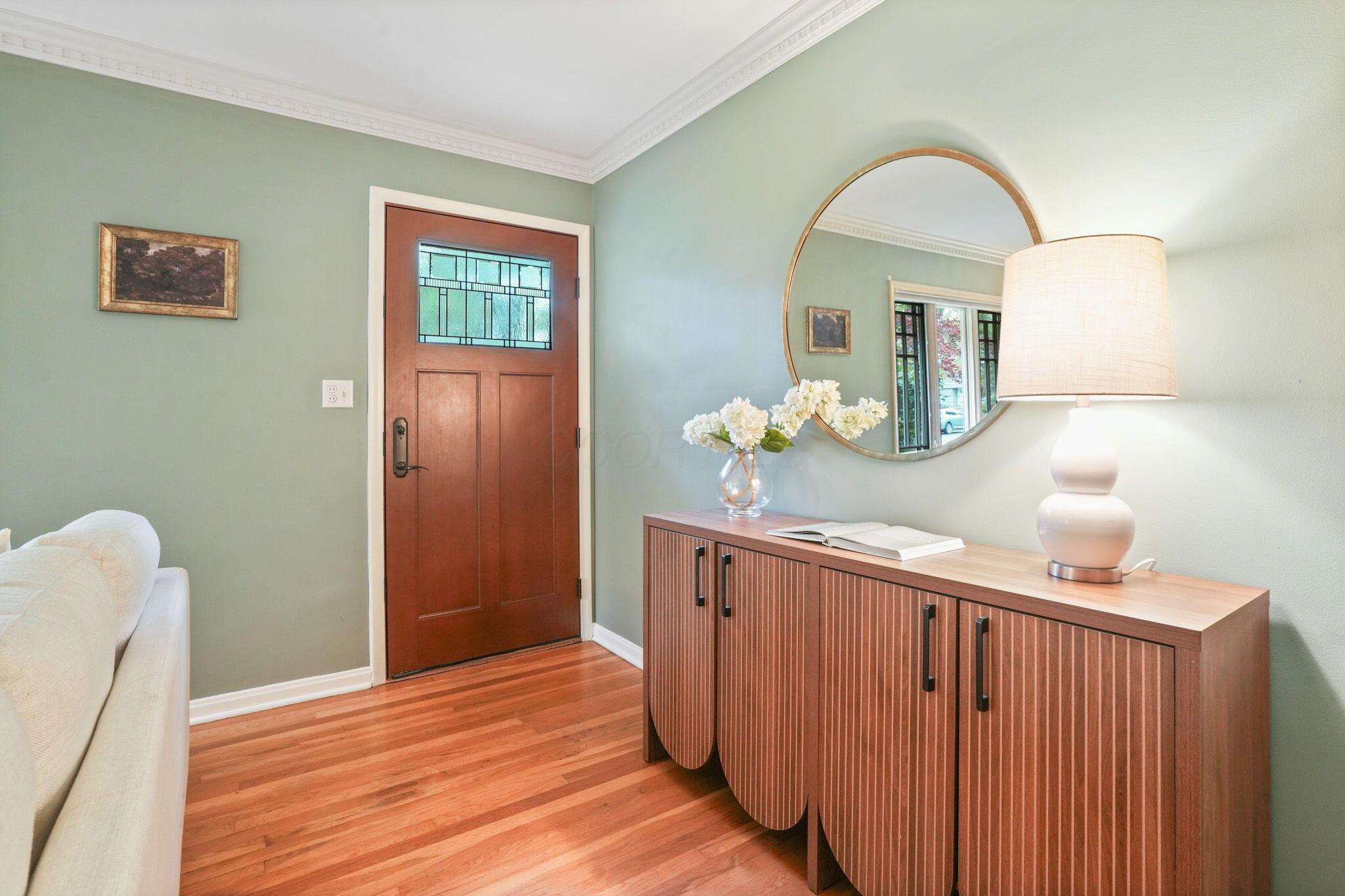 2314 Woodstock Road Columbus, OH 43221 - Photo 6 of 37 9-web-or-mls-DSC03774
