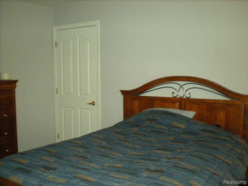 714 Loggers Circle Rochester, MI 48307 - Photo 21 of 21 Gst BR with bath