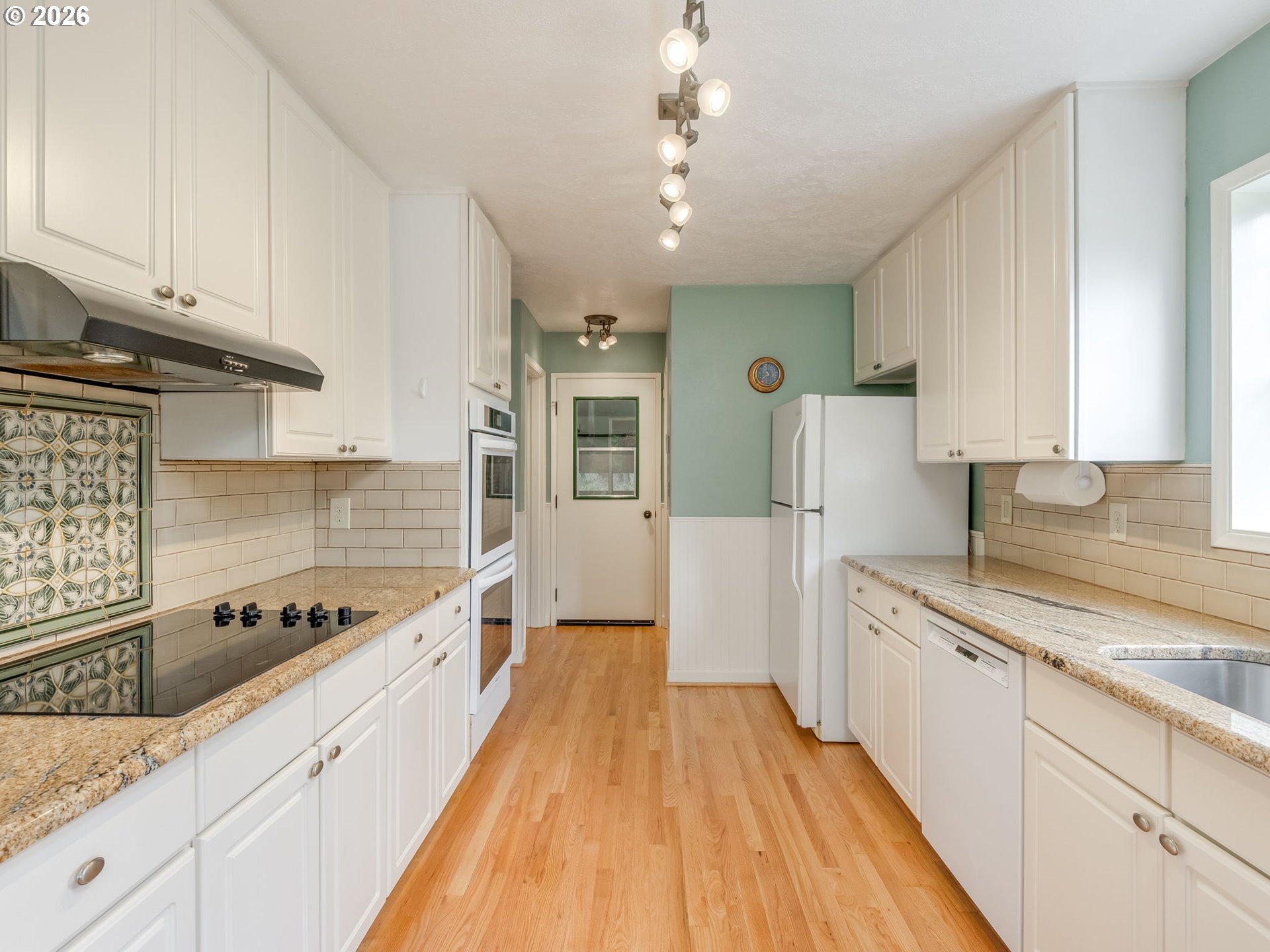 48140 Southeast Linhart Butte Road Sandy, OR 97055 - Photo 18 of 47 a large kitchen with stainless steel appliances granite countertop a lot of counter space and wooden floors