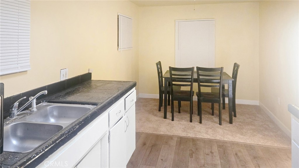 118 West Wilson Avenue Ridgecrest, CA 93555 - Photo 2 of 8 a kitchen with a table and chairs