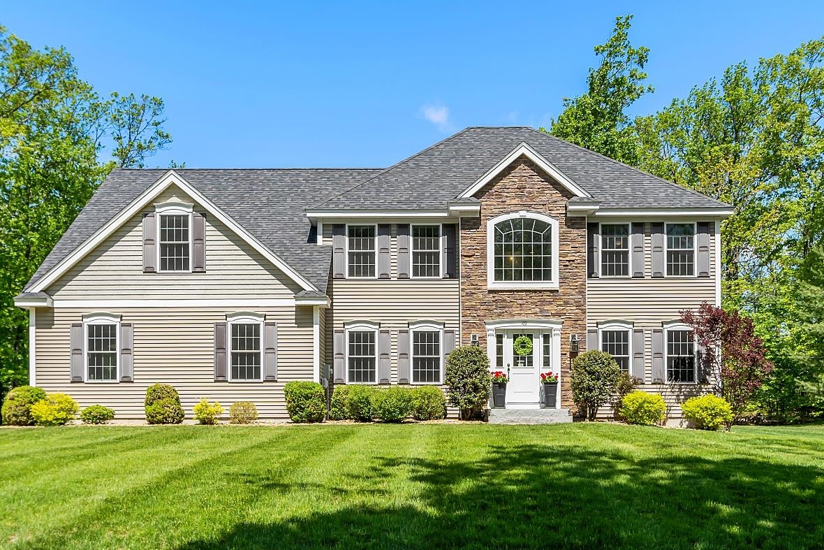49 London Bridge Road Windham, NH 03087 - Photo 1 of 40