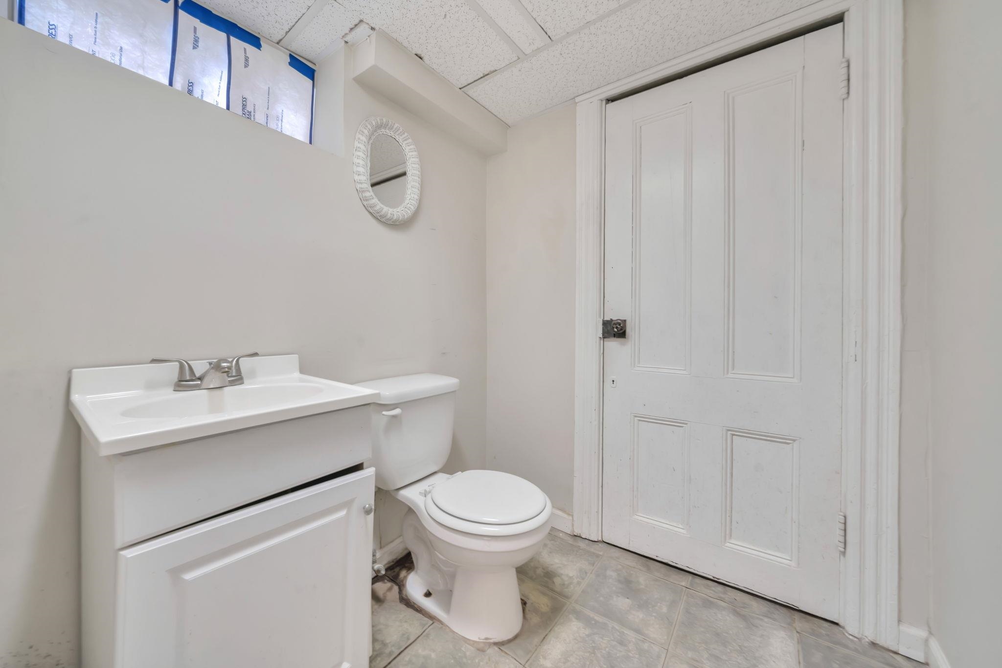865 Livingston Road Elizabeth, NJ 07208 - Photo 35 of 39 a bathroom with a toilet sink vanity and mirror
