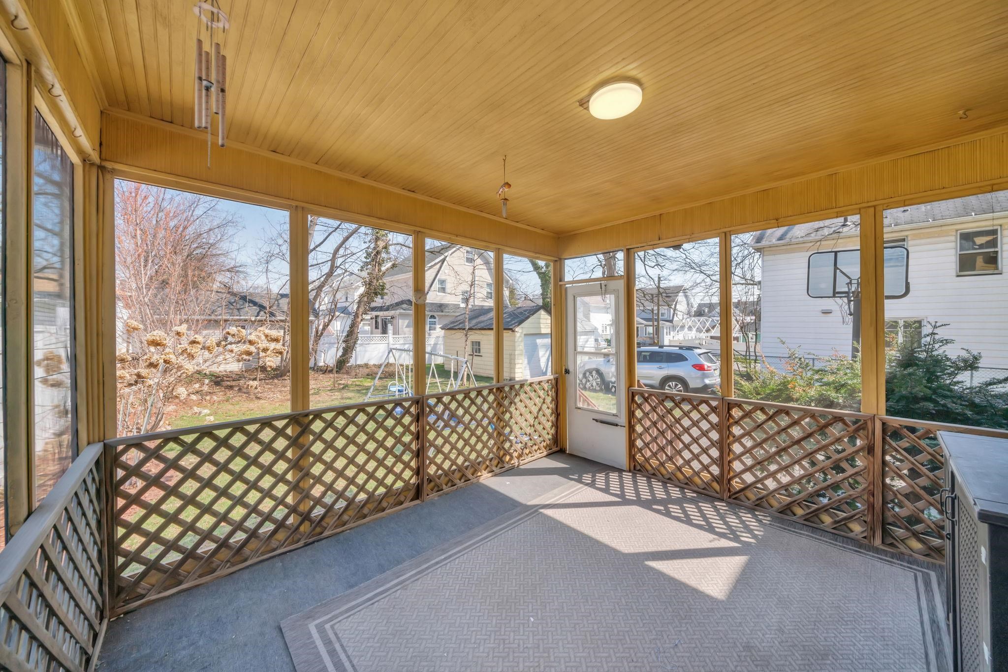865 Livingston Road Elizabeth, NJ 07208 - Photo 36 of 39 a view of entryway with wooden floor