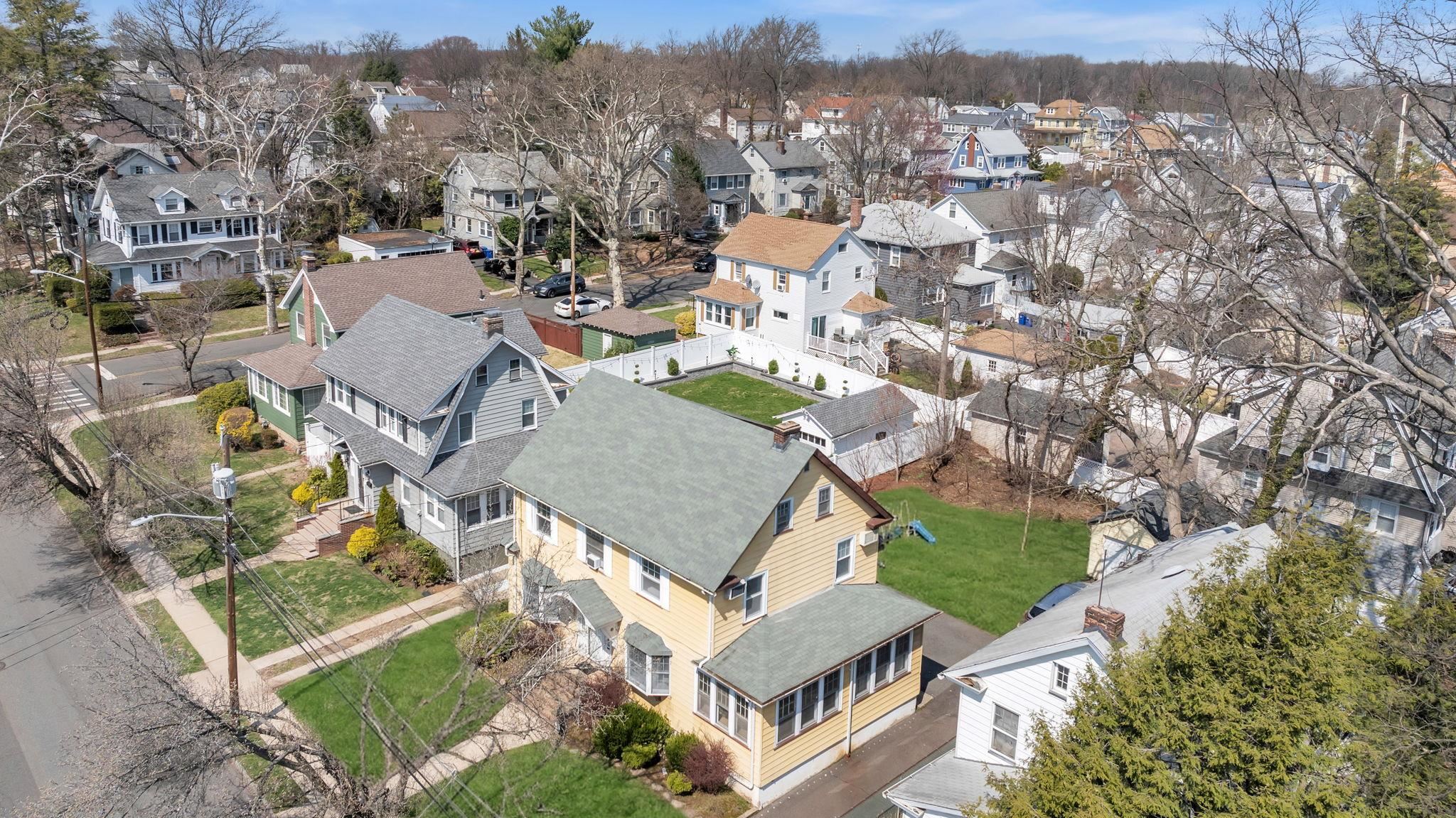 865 Livingston Road Elizabeth, NJ 07208 - Photo 38 of 39 an aerial view of multiple house