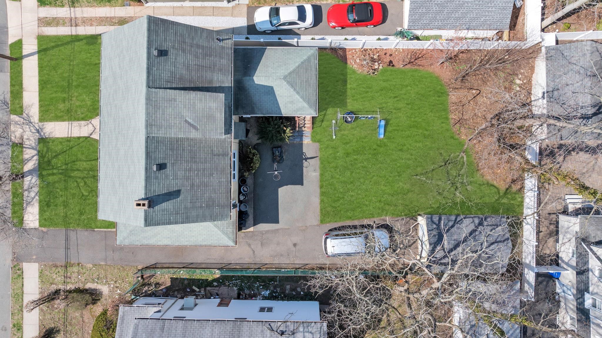 865 Livingston Road Elizabeth, NJ 07208 - Photo 39 of 39 an aerial view of a house with outdoor space